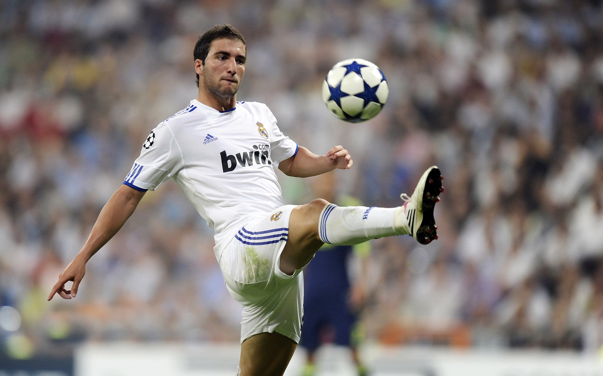 开云下载-季后赛抢七之夜,爱德华兹的完美风暴